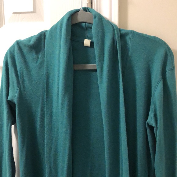 Aritzia (TNA) long sleeve forest green over sized sweatshirt with pockets. - Picture 2 of 5